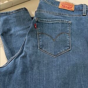 Levi's Women's Skinny distressed Leg Denim Jeans